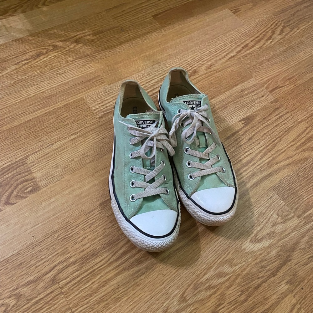 Mint Green Converse Women’s Size 10 / Men’s 8